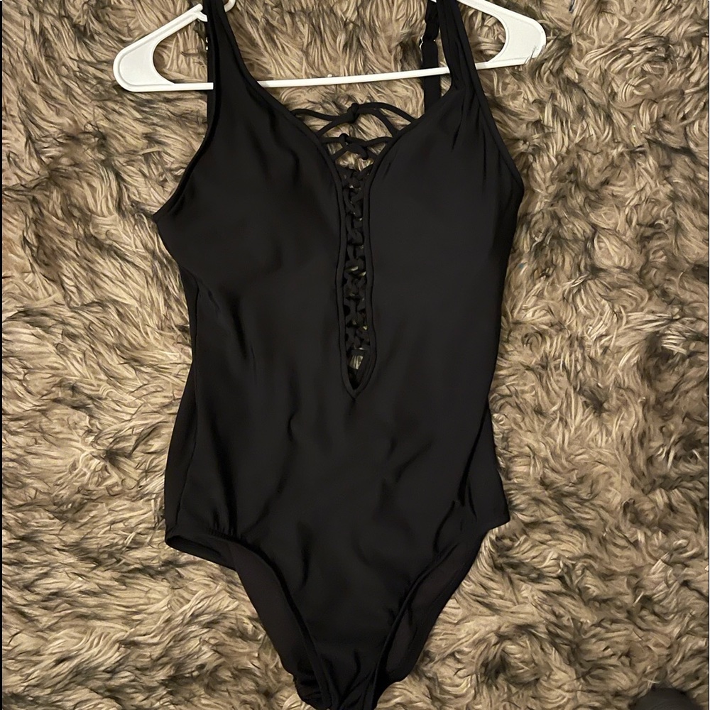 Black padded 1pc bathingsuit with cutouts